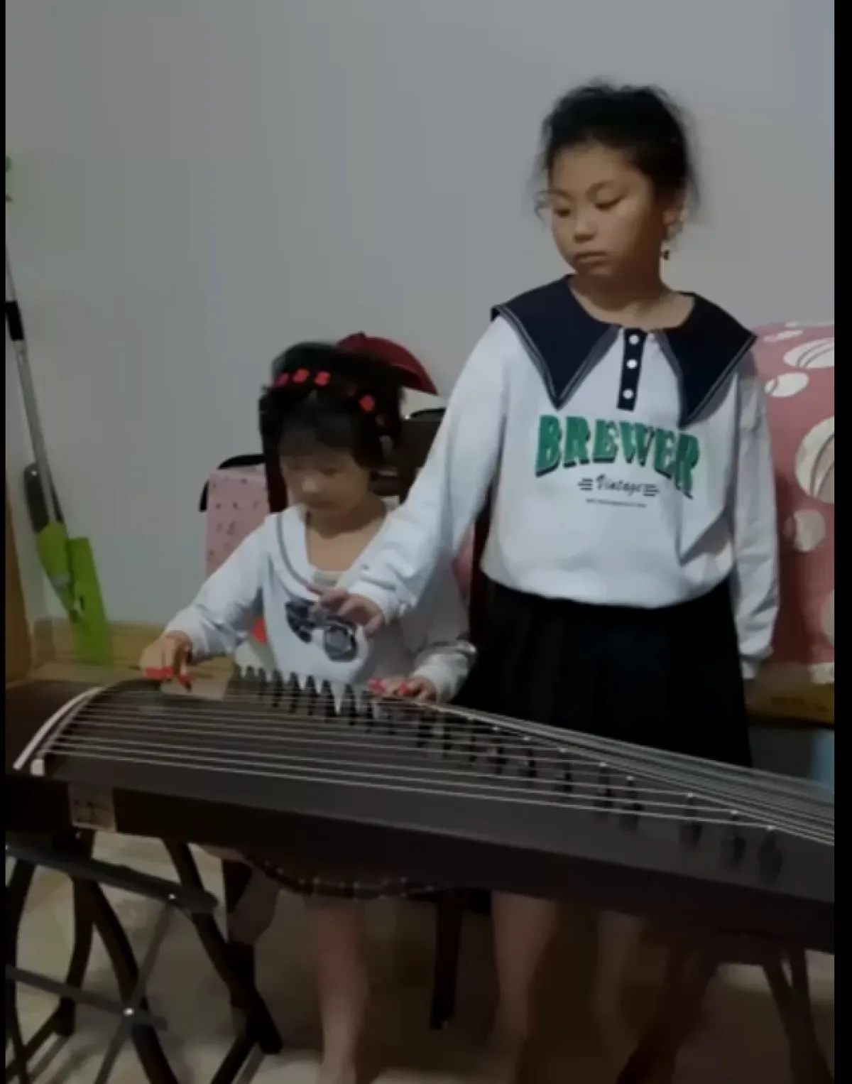 老大教老二学古筝